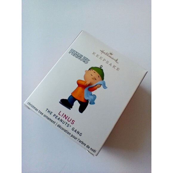 NIB 2020 Hallmark Keepsake Linus Peanuts Gang Miniature Christmas Ornament - Picture 5 of 11